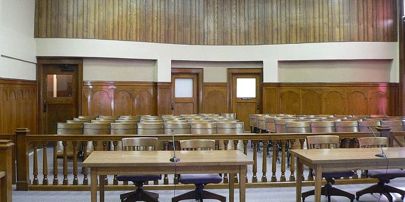 800px-Phelps_County_Courthouse_(Nebraska)_courtroom_2