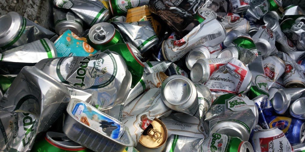 Food_and_drink_cans_in_recycling_bin