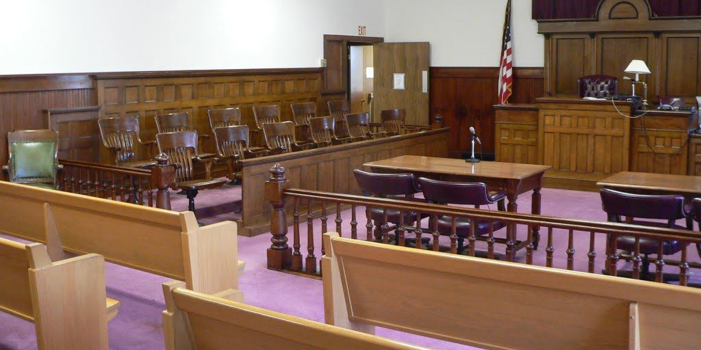 Nuckolls_County_Courthouse_courtroom_2